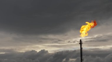 Alacakaranlıkta Gaz Meşalesi
