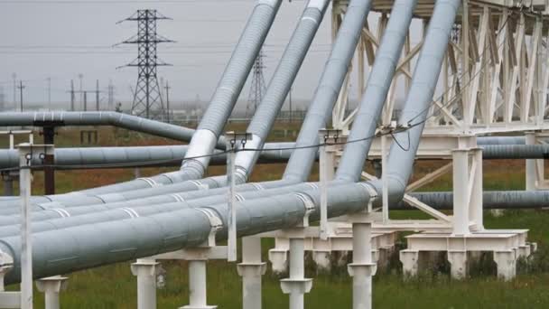 Pipeline transport olie, aardgas of water in metalen pijp. — Stockvideo