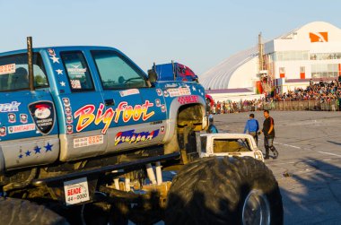Belgorod, Rusya, 1 Haziran, 2018-stunt otomobil performansına, Bigfoot arena bırakır.