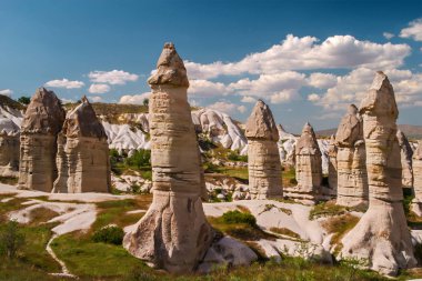 Kapadokya kumtaşı oluşumlar. Görünüm yakınındaki Göreme Vadisi.