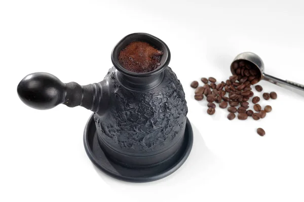 Freshly Brewed Coffee Foam Pot Black Clay Steel Measuring Spoon — Stock Photo, Image