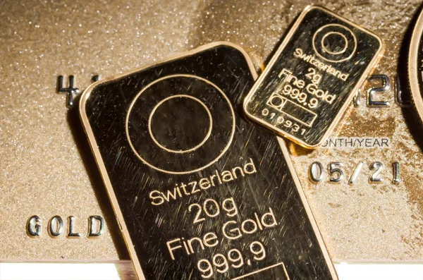 999 Barras Oro Fragmento Una Moneda Oro Sobre Fondo Una —  Fotos de Stock