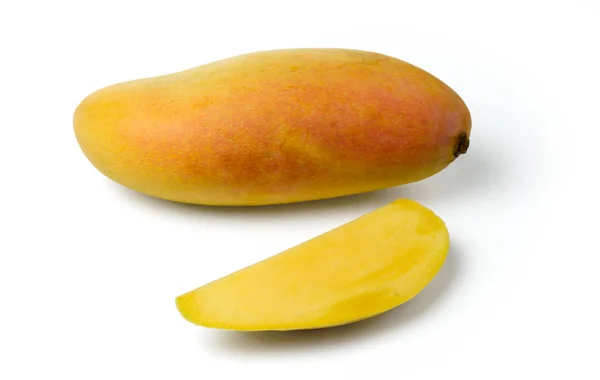 Zralý Mango Ovoce Celé Ovoce Řez Izolované Bílém Pozadí — Stock fotografie