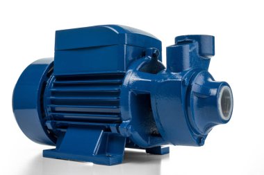 Beyaz arka plan üzerinde izole elektrik motoru ile su girdap pompası.
