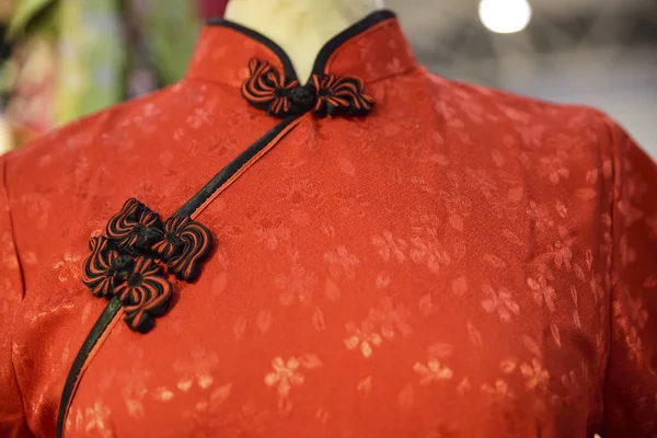 Cheongsam, Çinli kadın ipek elbise ile Kore tasma