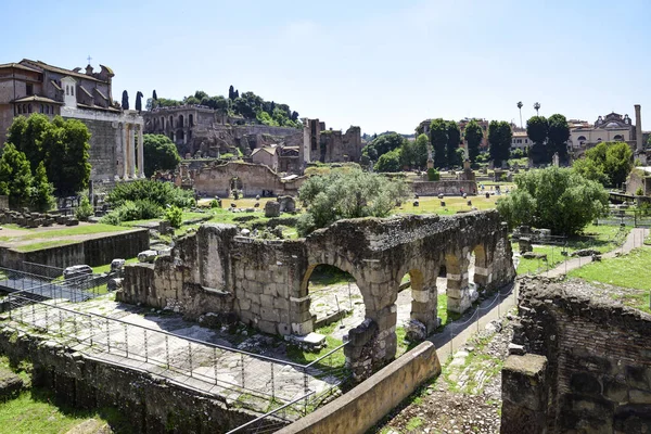 Roma Talya Mparatorluk Delikleri Kalıntıları Binaların Kalır — Stok fotoğraf