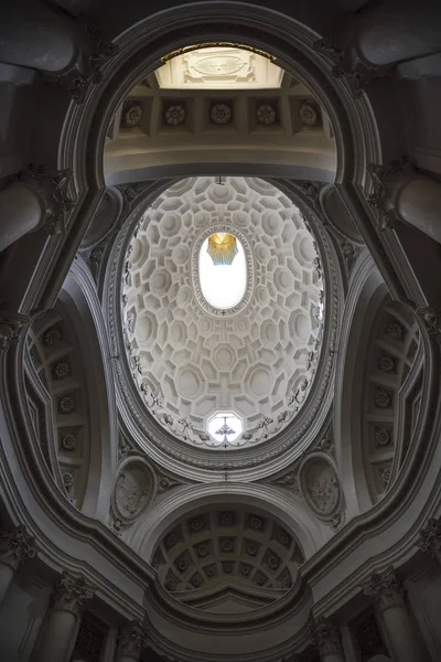 Roma İtalya. Kilisesi, St. Carlo adlı dört çeşme. Borromini Barok kubbesi
