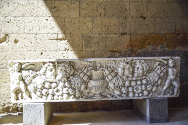 Arkeolojik bulmak. Etrüsk cenaze lahit güzel süslemeleri ile. Orvieto Müzesi, Umbria, İtalya