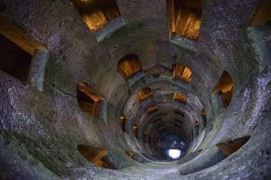 St Patrick's şey, Orvieto, İtalya. Tarihi iyi. Büyük mühendislik iş, 1547 inşa edilmiş. Derinlik 54 metre, genişliği 13 metre... özellikleri spiral merdivenler