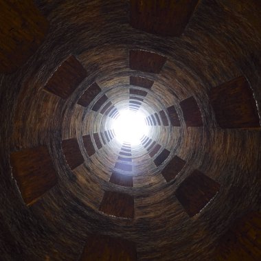 St Patrick's şey, Orvieto, İtalya. Tarihi iyi. Büyük mühendislik iş, 1547 inşa edilmiş. Derinlik 54 metre, genişliği 13 metre... özellikleri spiral merdivenler