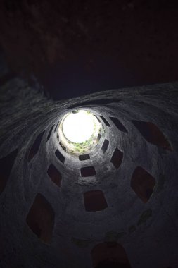 St Patrick's şey, Orvieto, İtalya. Tarihi iyi. Büyük mühendislik iş, 1547 inşa edilmiş. Derinlik 54 metre, genişliği 13 metre... özellikleri spiral merdivenler