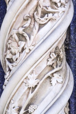 Orvieto, Umbria, İtalya katedral detayını. Sarmal mermer sütun süslemeleri ile