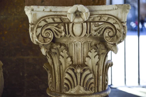 Achado Arqueológico Parte Superior Capitello Uma Antiga Coluna Etrusca Orvieto — Fotografia de Stock