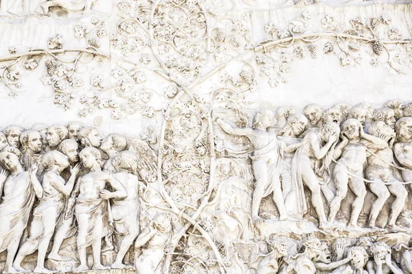 意大利奥维多大教堂的门面细节 大理石浮雕代表了圣经的情节 最终判决 — 图库照片