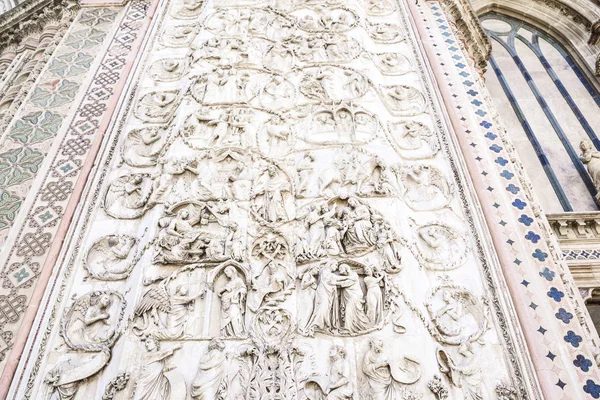 Detalhe Fachada Duomo Orvieto Itália Baixo Relevo Mármore Representando Episódios — Fotografia de Stock