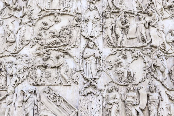 Részletesen Homlokzat Duomo Orvieto Olaszország Márvány Féldombormű Képviselő Epizódok Biblia — Stock Fotó