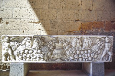 Arkeolojik bulmak. Etrüsk cenaze lahit güzel süslemeleri ile. Orvieto Müzesi, Umbria, İtalya