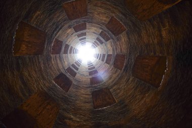 St Patrick's şey, Orvieto, İtalya. Tarihi iyi. Büyük mühendislik iş, 1547 inşa edilmiş. Derinlik 54 metre, genişliği 13 metre... özellikleri spiral merdivenler