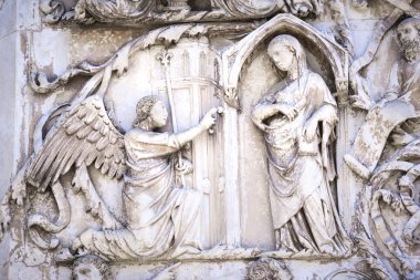 Ayrıntı Duomo Orvieto, Umbria İtalya ve cephe. Mermer kısma İncil'i temsil eden bölümlerini. Duyuru