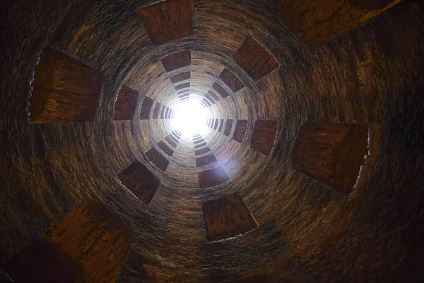 圣帕特里克的好 奥维多 意大利 历史性的井 伟大的工程工作 建于1547年 深度54米 宽13米 特征是螺旋台阶 — 图库照片