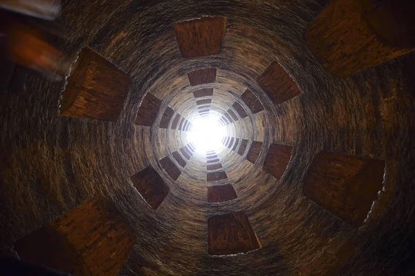St Patrick's şey, Orvieto, İtalya. Tarihi iyi. Büyük mühendislik iş, 1547 inşa edilmiş. Derinlik 54 metre, genişliği 13 metre... özellikleri spiral merdivenler