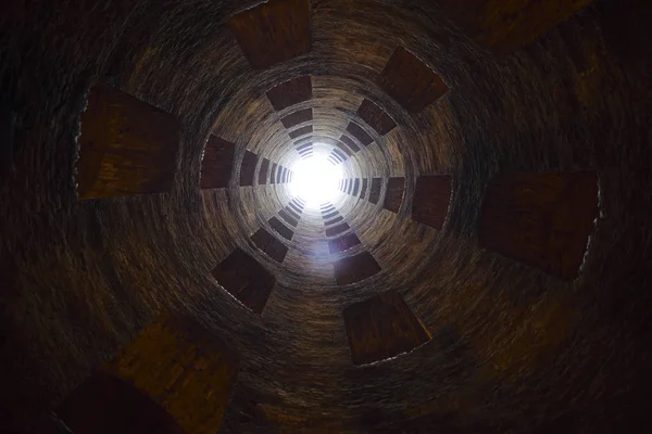 St Patrick's şey, Orvieto, İtalya. Tarihi iyi. Büyük mühendislik iş, 1547 inşa edilmiş. Derinlik 54 metre, genişliği 13 metre... özellikleri spiral merdivenler