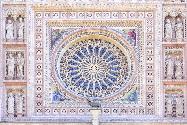 Detail Cathedral Orvieto Umbria Italy Magnificent Rose Window Mosaics Statues — Stock Photo, Image