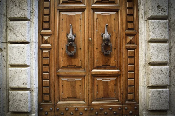 Eski Tarihi Bir Talyan Saray Kapısı — Stok fotoğraf