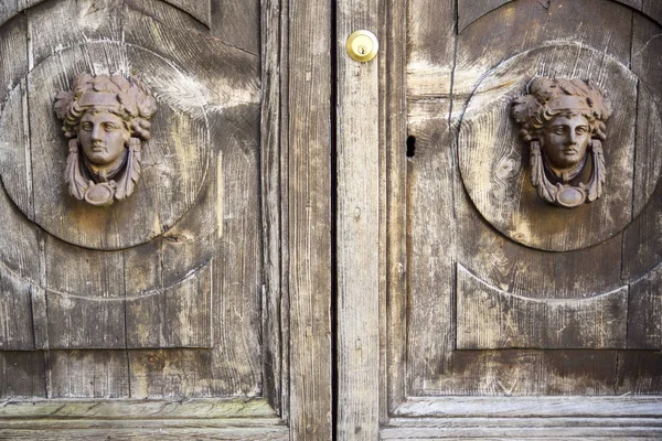 Eski Bir Ahşap Kapı Tokmağı Detay — Stok fotoğraf