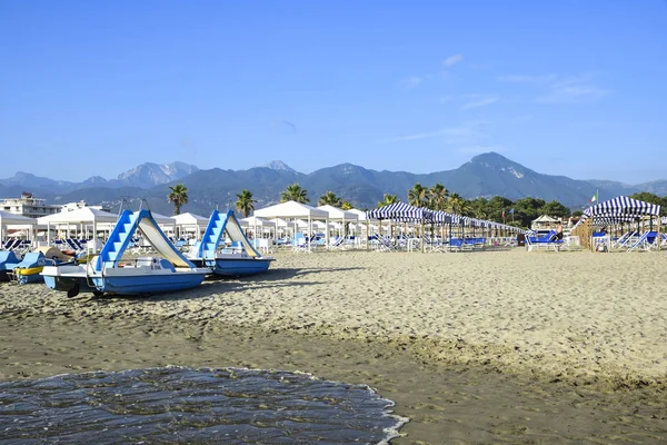 Nézd Alpi Apuane Hegyre Versilia Beach Földközi Tenger Viareggio Toszkána — Stock Fotó