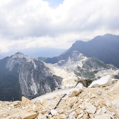 değerli Carrara mermer. Ocağı Apuan Alps, Toskana, İtalya