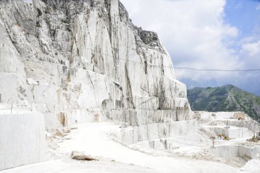 değerli Carrara mermer. Ocağı Apuan Alps, Toskana, İtalya