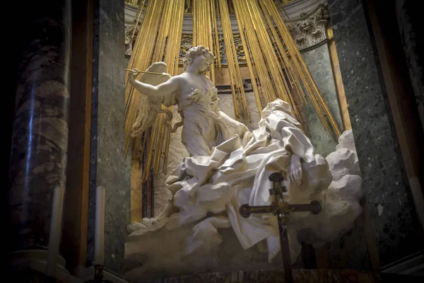 Roma Italya. Bernini tarafından ünlü heykel, Aziz Teresa 'nın ecstasy St Maria della Vittoria kilisesinde