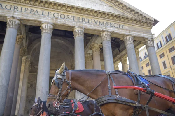Monuments Rome Italy Pantheon Facade Roman Temple Horses Tourist Carriages — Stock Photo, Image