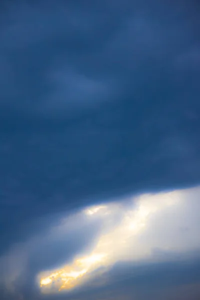 Günbatımı Fırtınalı Bulutlar Arasında — Stok fotoğraf