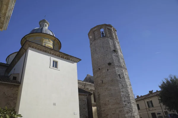 Знаменитий Двенадцатіугольнимі Башта Дзвіницею Амелія Умбрія Італія — стокове фото