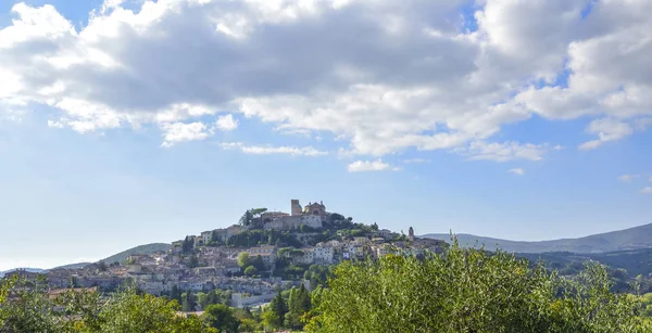 Amelia, Umbria, İtalya. Tepe üzerinde ortaçağ köyü