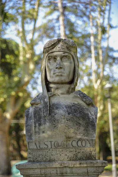 Representación Escultórica Del Aviador Fausto Cecconi Piloto Italiano — Foto de Stock