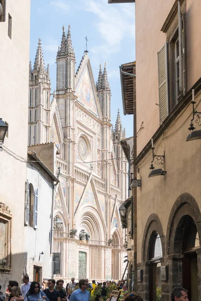 Orvieto Włochy Kwiecień 2018 Tourists Odwiedzić Miasta Orvieto Katedry Słoneczne — Zdjęcie stockowe