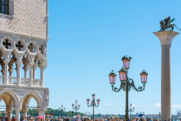 Venecia Italia Agosto 2014 Los Turistas Que Visitan Famosa Piazza —  Fotos de Stock