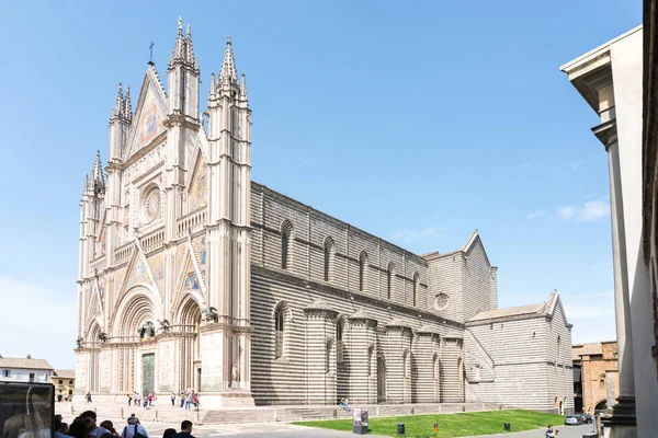 Orvieto Italia Abril 2018 Los Turistas Visitan Ciudad Orvieto Catedral —  Fotos de Stock