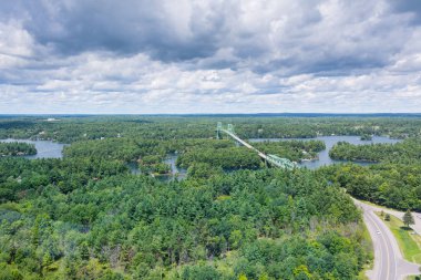 Thousan Adaları, Kanada-Ağustos 4, Ontario, Kanada St. Lawrence Nehri üzerinde Thousen Adaları Tabiat Parkı peyzaj güneşli bir gün boyunca kuleden 2015:View