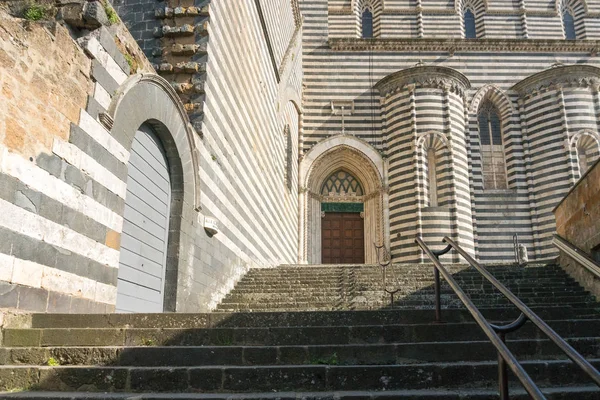 Orvieto Italy April 2018 Деталь Стороны Собора Орвието Солнечный День — стоковое фото