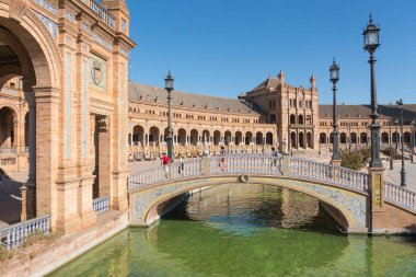 Sevilla, İspanya-Ağustos 8, 2017:particular ünlü Plaza de Espana Seville güneşli bir gün boyunca