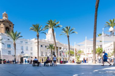 Çevresinde Cadiz,