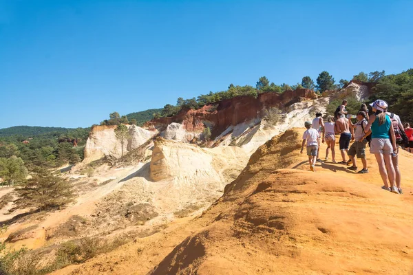 Roussilion França Agosto 2016 Turistas Visitando Famosas Pedreiras Cor Ocra — Fotografia de Stock