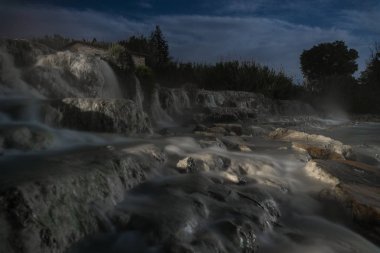 Saturnia ücretsiz spa mills