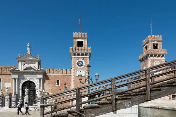 ヴェネツィア イタリア 2014年8月17日 晴れた日の間にヴェネツィアの有名な武器庫の眺め — ストック写真