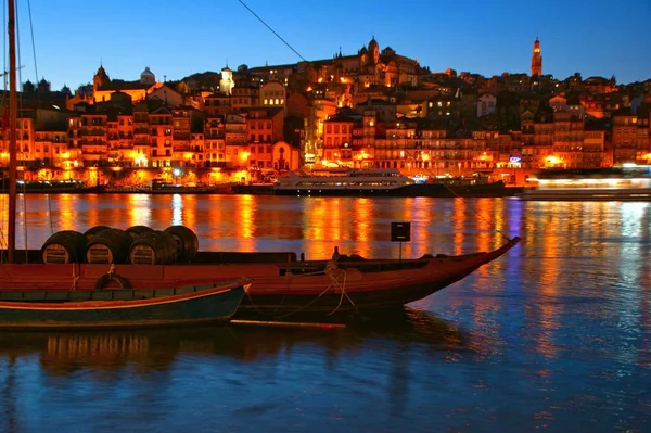 Rio Douro Barcos Tradicionais Noite Porto Portugal — Fotografia de Stock