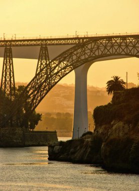 Portekiz, Porto 'daki Douro Nehri üzerindeki köprüler